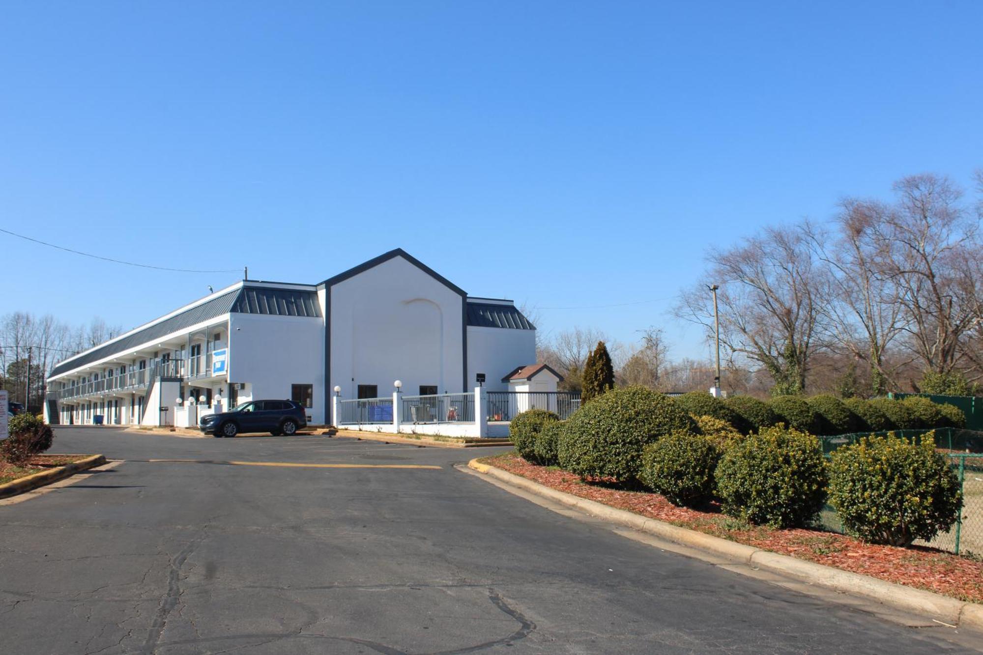 Rodeway Inn Charlotte Exterior photo